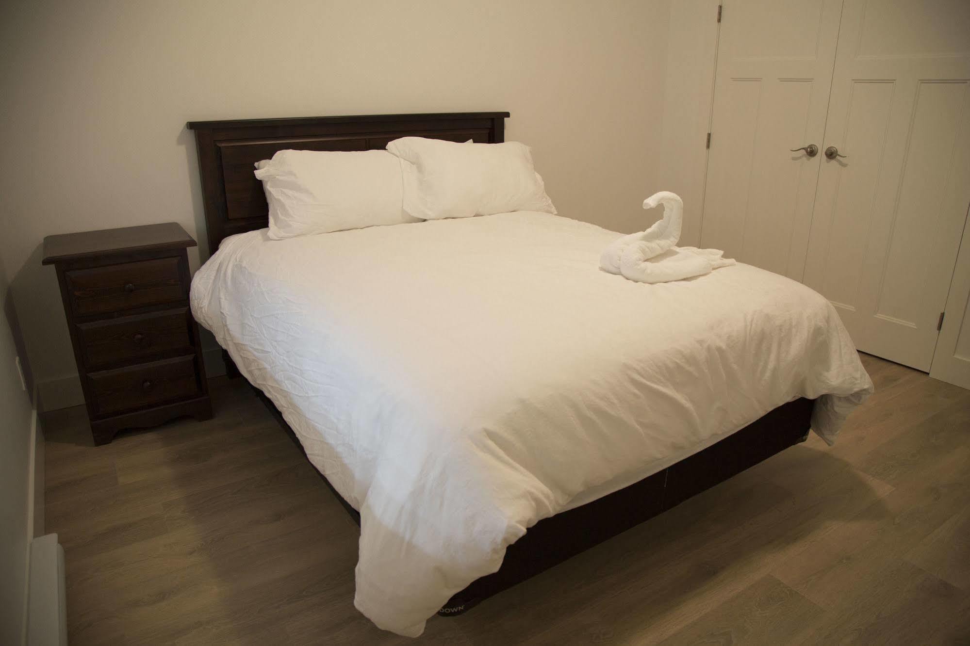 Pacific Point Market And Suites 鲍威尔河 外观 照片